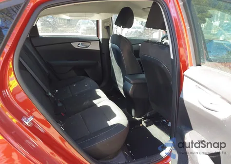 2024 Kia Forte Lxs z USA, uszkodzony, nr VIN 3KPF24AD5RE727961